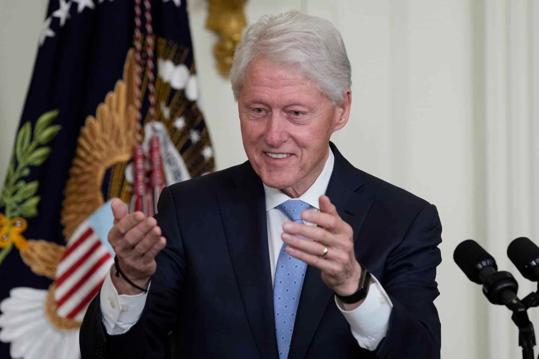 Clinton në Shqipëri, do të nderohet me “Yllin e Mirënjohjes për Arritjet Publike”
