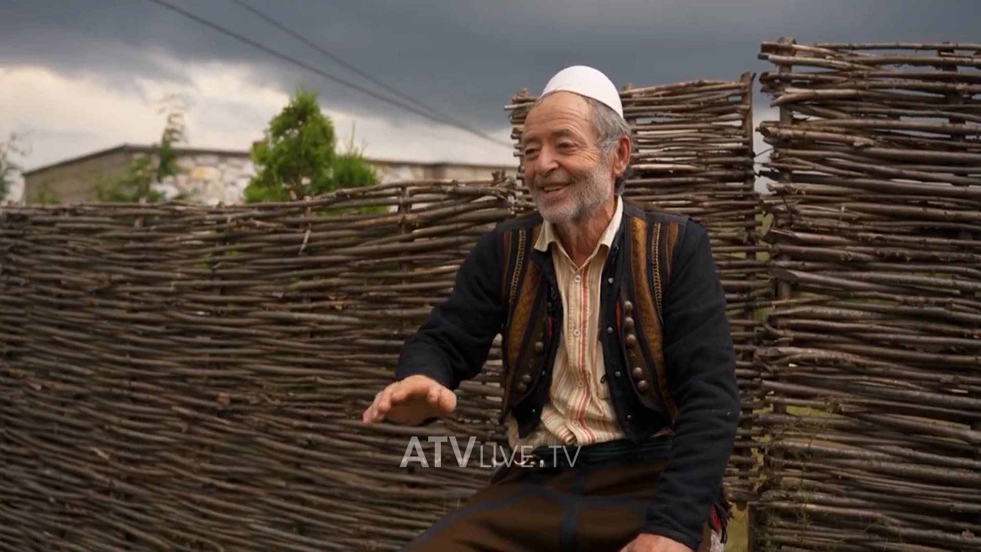 “Kangën muj me ta knu, por Rrushen s’muj me ta pru”, historia e rapsodit të njohur që u përball me njëriun e ‘pangopur’
