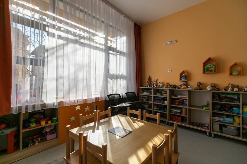 Komuna e Prishtinës i jep 70 euro për regjistrim të fëmijëve në institucione parashkollore private
