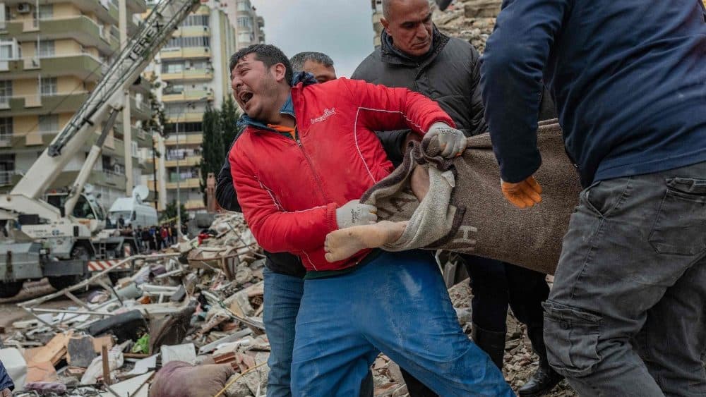 Mjekët paralajmërojnë për probleme shëndetësore afatgjate, pas tërmetit në Turqi