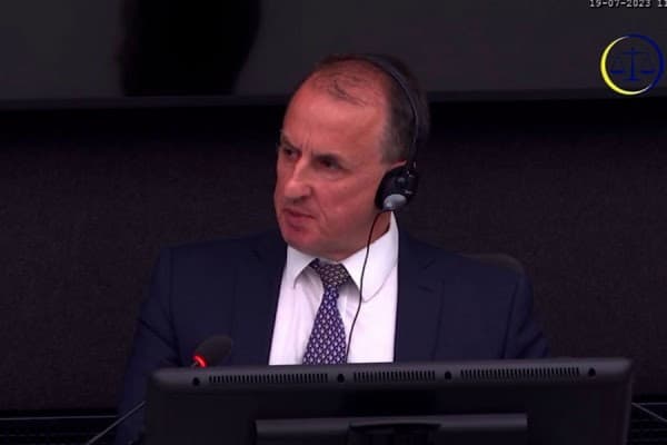​Përfundoi dëshmia e oficerit britanik, tha se nuk e ka takuar asnjëherë Jakup Krasniqin