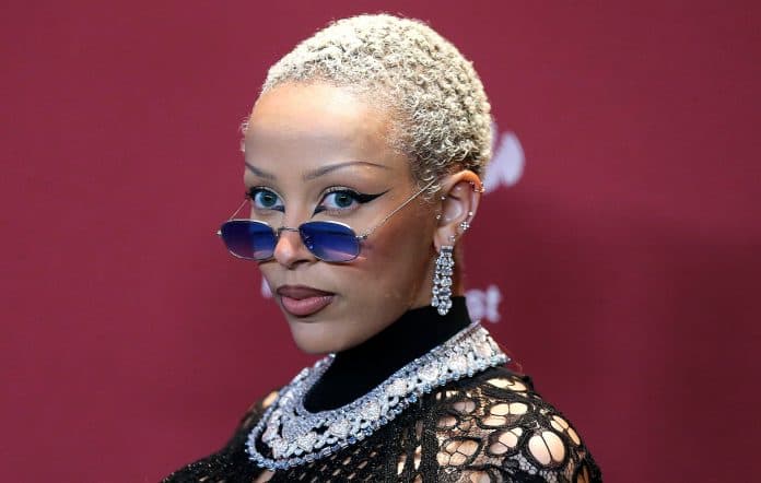 Doja Cat kapet keq me fansat e saj