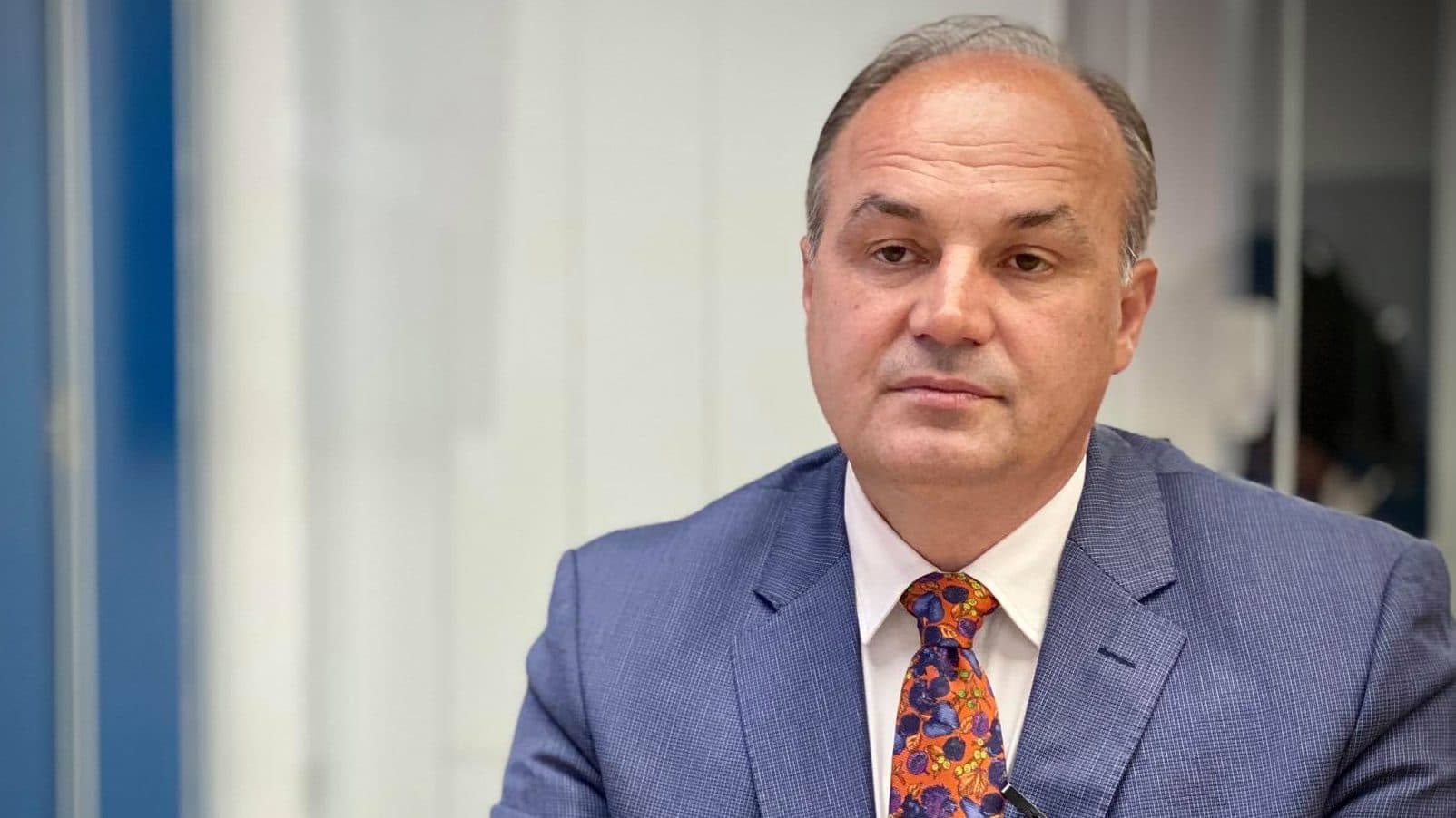 Hoxhaj: Kosova po izolohet ndërsa Serbia po thellon bashkëpunimin strategjik me ShBA-në