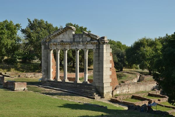 ​Faqja e njohur turistike: Vizitojini patjetër këto bukuri të Shqipërisë