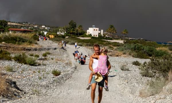 Greqi, evakuuimi nga ishulli i Rodosit, më masivi nga zjarret në vend