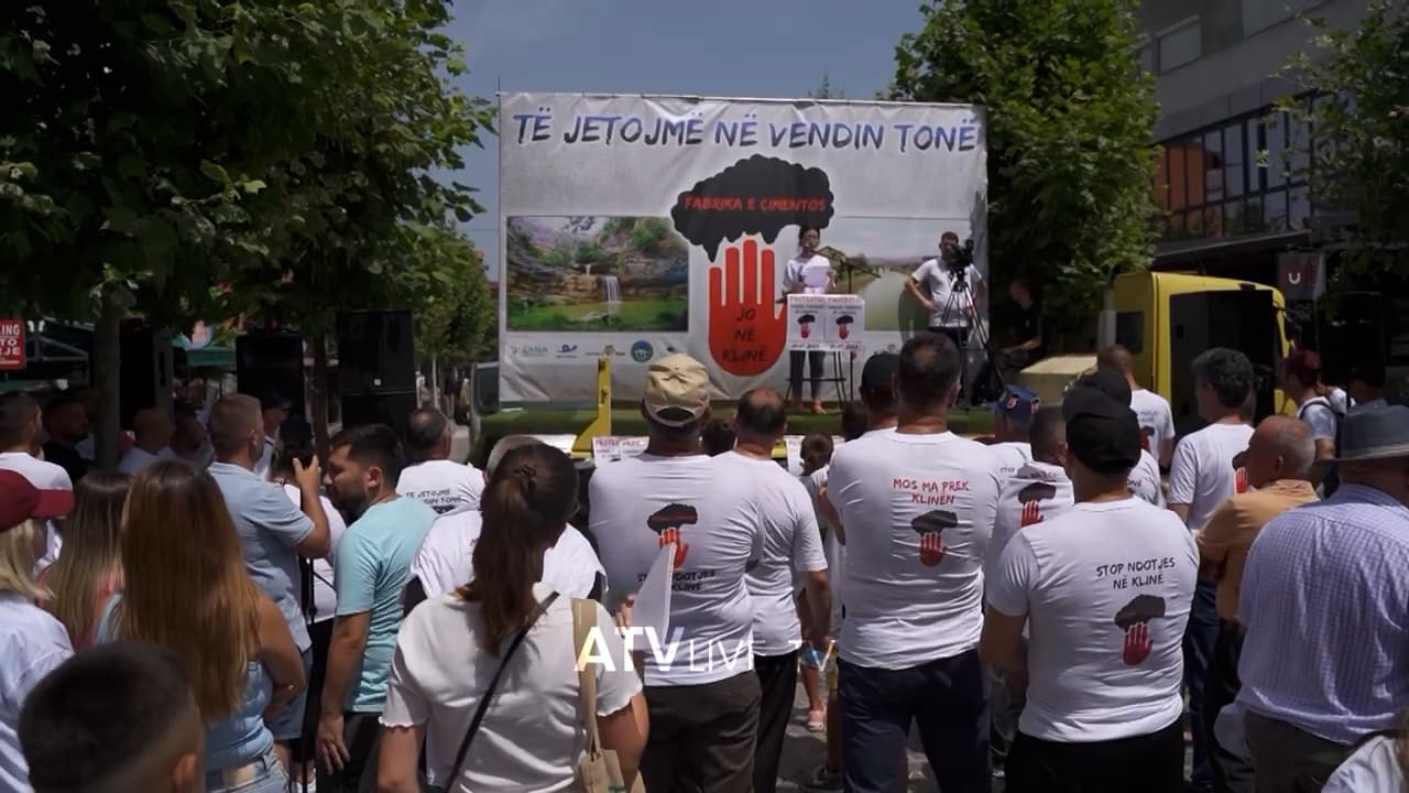 Banorët e Klinës e kundërshtojnë ndërtimin e fabrikës së çimentos