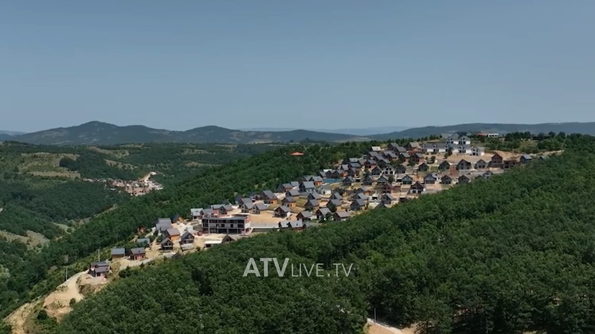 Makreshi, fshati turistik i Kosovës që përbëhet nga vilat e të famshmëve