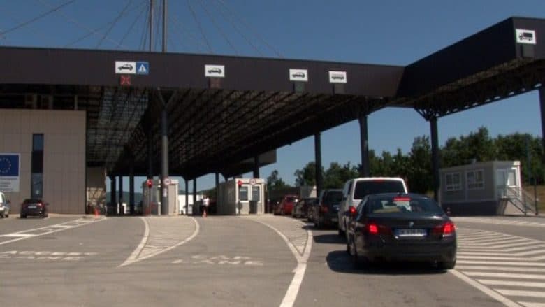 Mbi dy orë pritjet në pikat kufitare të Kosovës