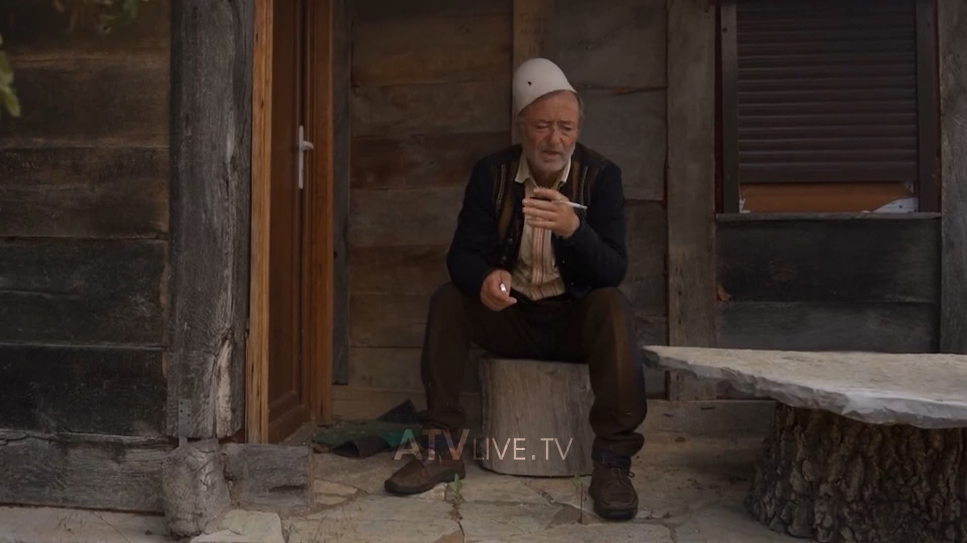 ‘Në pastë met pushteti n’ty, ia paskëm kajt nanën’ – Historia e djalit që donte me dalë me jetu në Prishtinë
