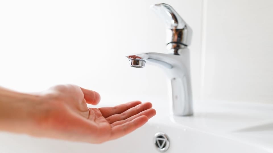 Dëmtohet gypi i ujësjellësit, këto lagje dhe fshatra të Prishtinës mbesin pa ujë të pijshëm