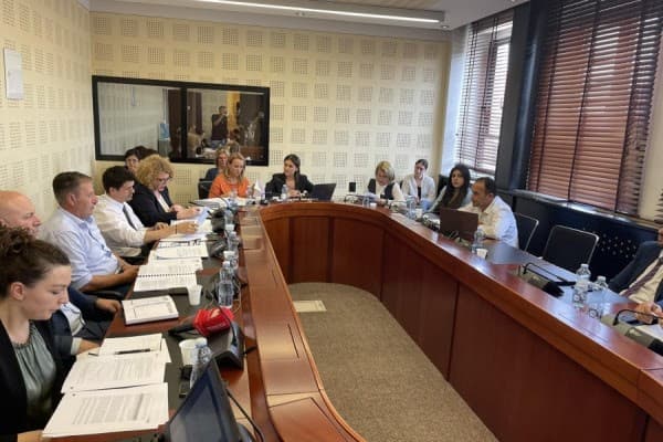 ​“Mshele”, Qalaj përplaset me deputeten e VV-së