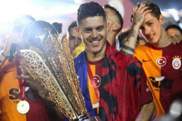 ​Trajneri i Galatasaray-t kërkon ta mbajë Rashicën