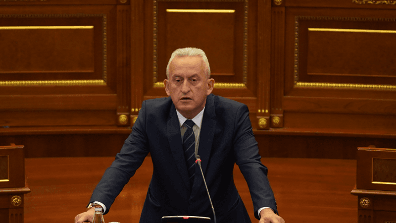 Qalaj-Qeverisë: Për shkak të politikave të gabuara, po ndodh ikja masive e të rinjve