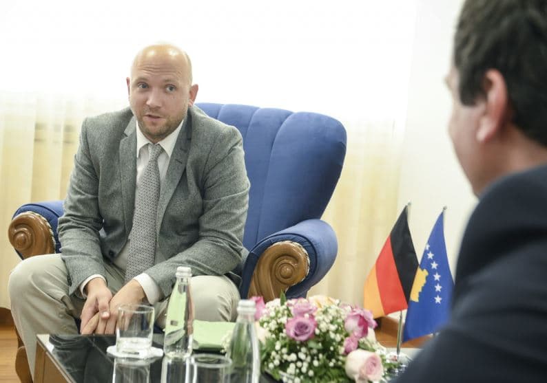 Kryeministri Kurti pret në takim emisarin gjerman për Ballkanin Perëndimor, Manuel Sarrazin