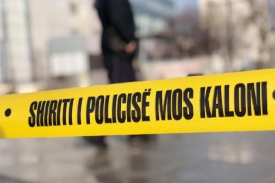 Gjendet i vdekur një burrë pranë një shtëpie të djegur në Lipjan