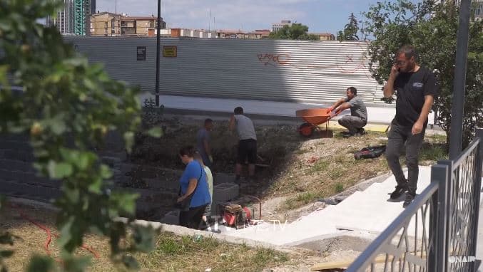 Projekti për rinovimin e shkallëve të postës nuk përfundoi as në fillim të korrikut