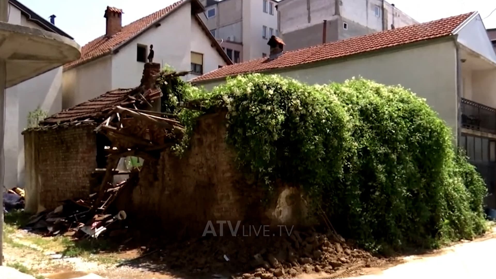 Shtëpitë e pa banuara, rrezik për ferizajasit