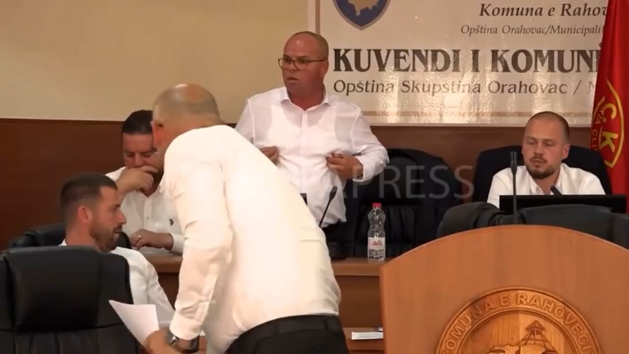 “Pisi, nale kamerën, kush je ti?” Smajl Latifi “shpërthen” ndaj asamblistit të VV-së në Rahovec