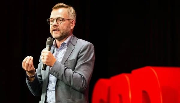 Politikani gjerman: Kosova ka bërë gabime serioze, por s’është e mençur të kërcënohet vetëm ajo me sanksione