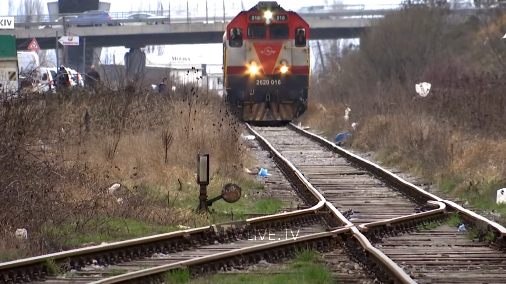 5 aksidente tren – veturë brenda gjashtë muajsh, shkaku kryesor është mungesa e sinjaleve ndriçuese
