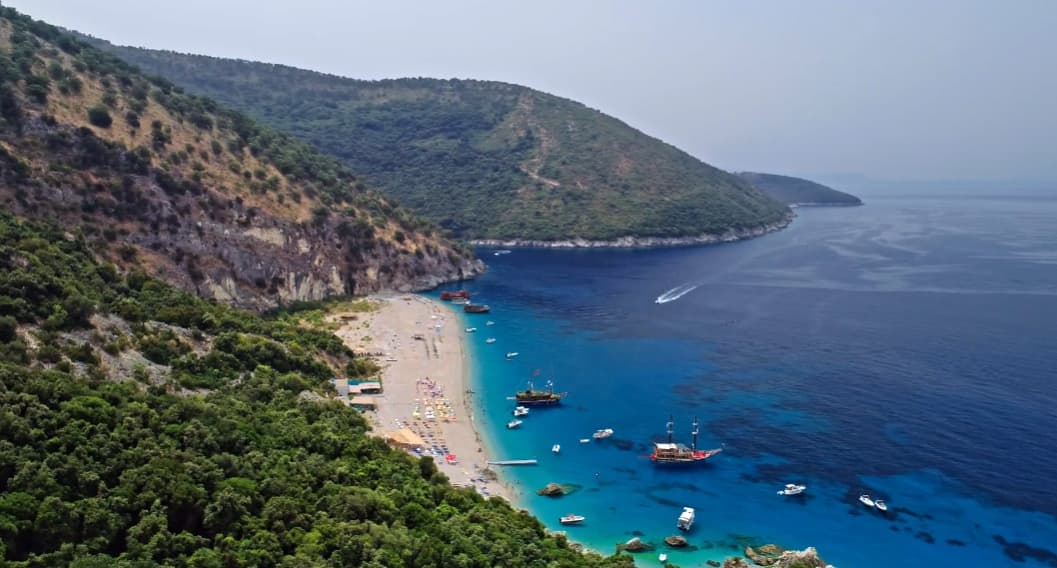 Si u bë Shqipëria pika kryesore turistike në verën e 2023?