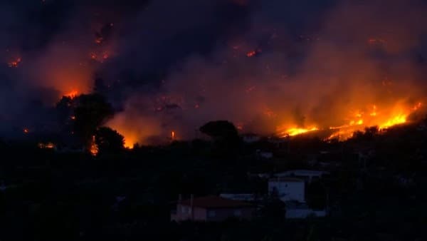 Greqia në operacionin më të madh të evakuimit të turistëve, pas zjarreve në Rodos