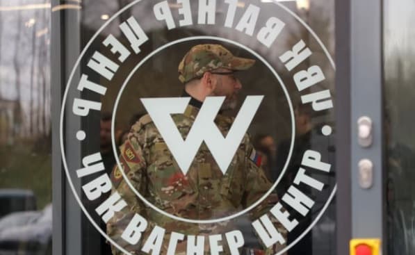 Wagner pezullon rekrutimin e mercenarëve