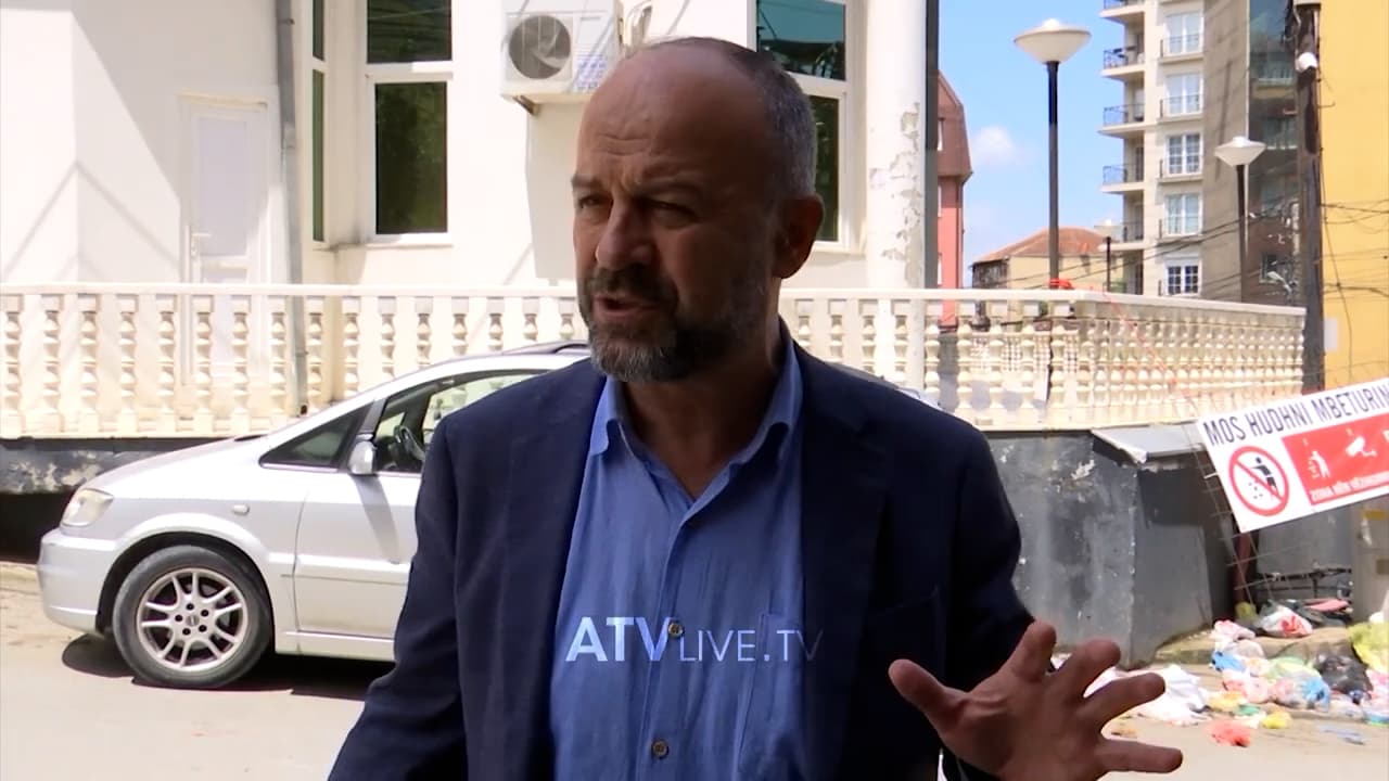 Xhamia në kryeqytet e “pushtuar” nga mbeturinat