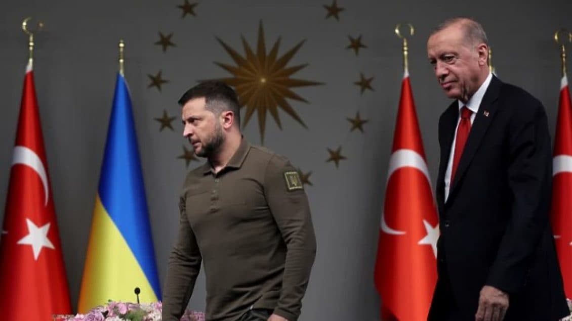 Zelensky takon Erdoganin në Stamboll – temë e diskutimit robërit e luftës dhe marrëveshja për grurin