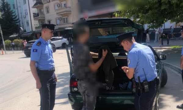 Operacioni “Goditja” në Mitrovicë, kapen shtatë revole e 12 thika