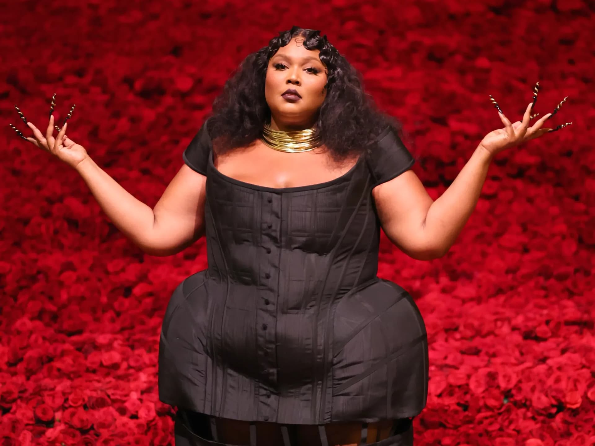 Lizzo akuzohet për ngacmim seksual