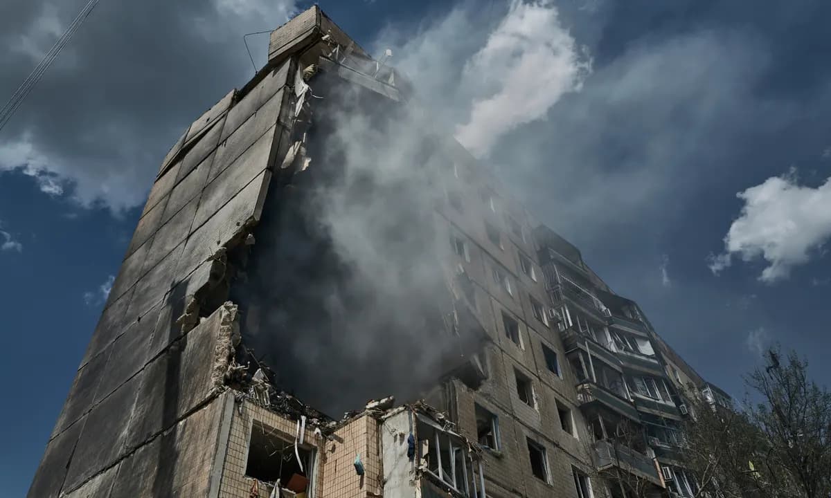 Dy të vdekur dhe disa të plagosur nga sulmet ruse në lindje të Ukrainës