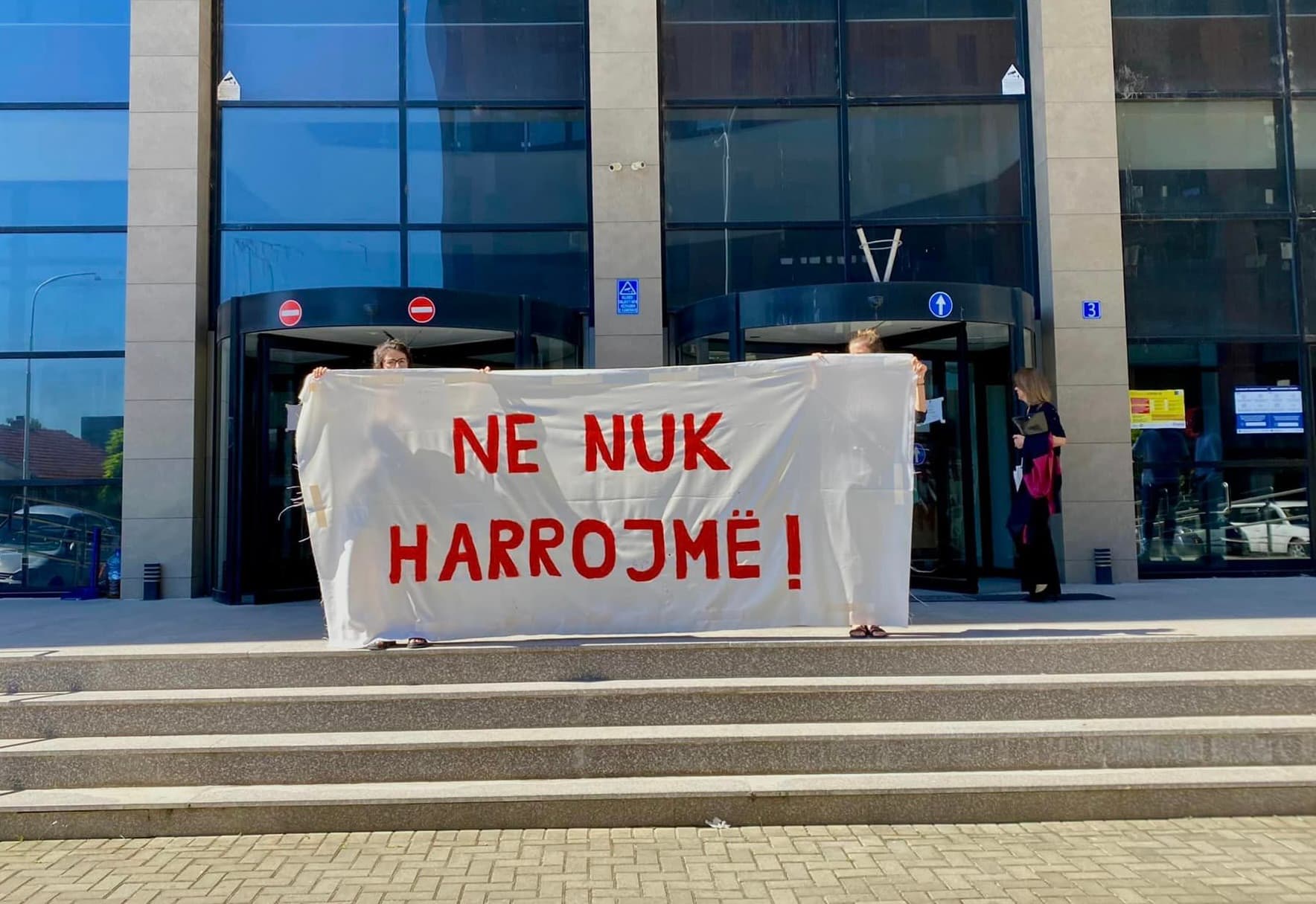 Protestë para gjykatës në Ferizaj, kërkohet ndëshkim maksimal për vrasësit e Marigona Osmanit
