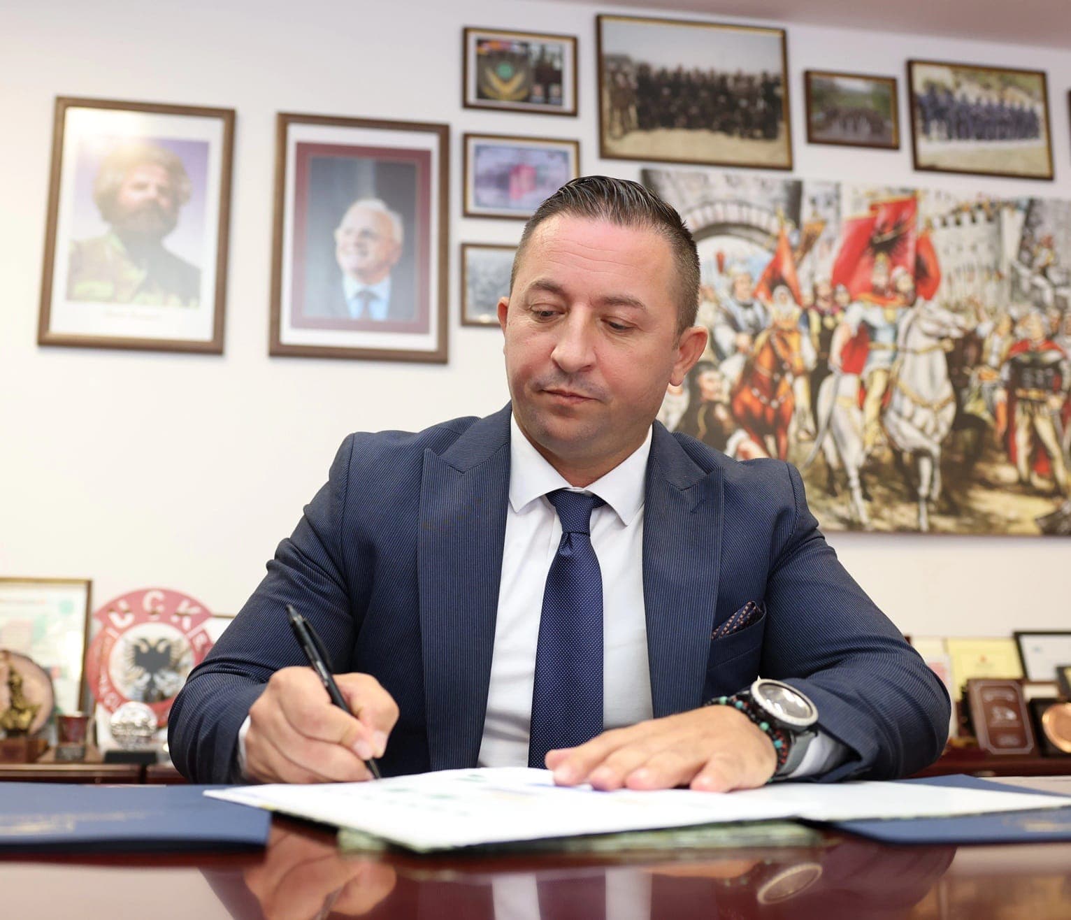 Mehaj konfirmon dorëheqjen, thotë se po largohet nga ministria për “arsye familjare”