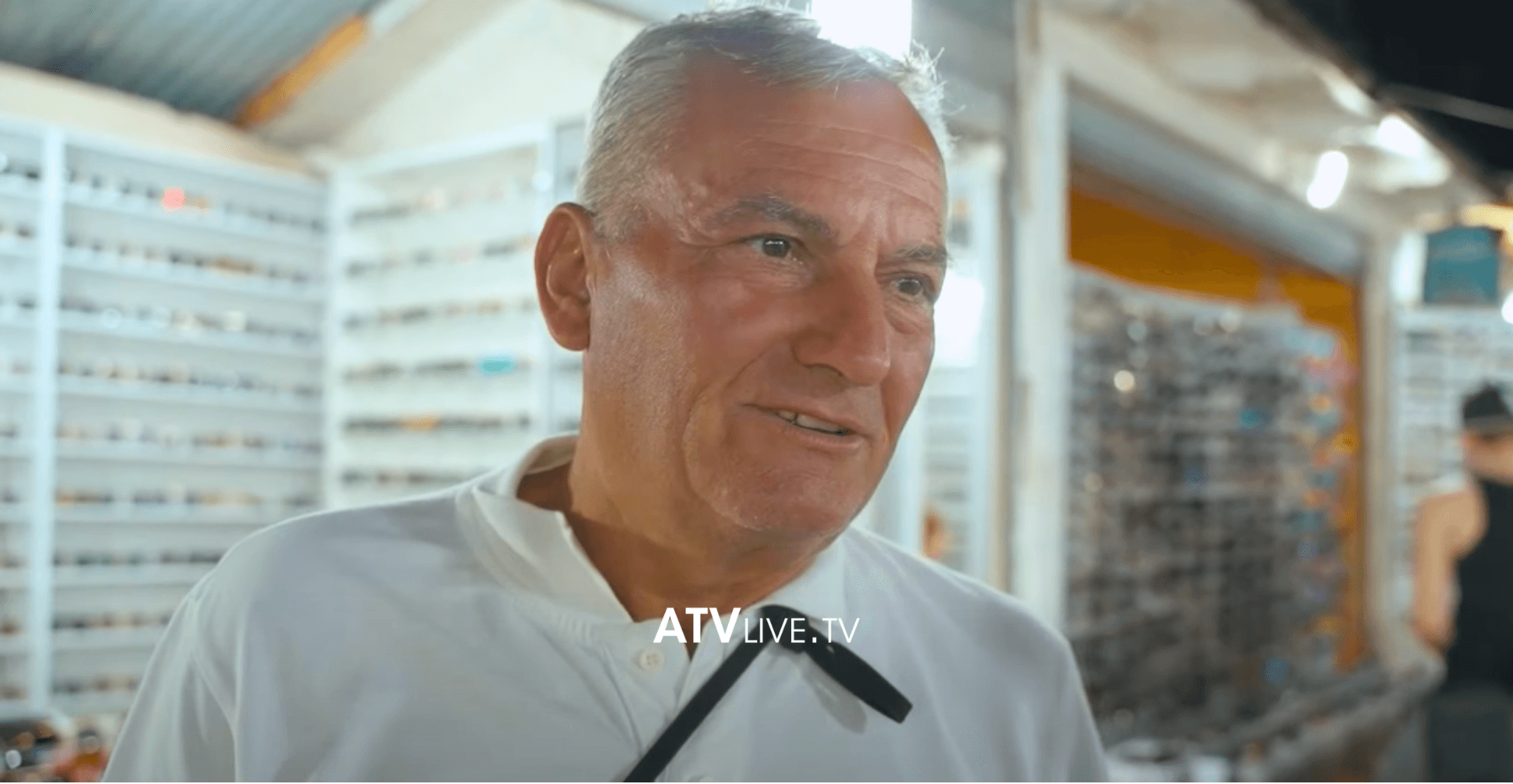 “Unë vij në Durrës se kam qejf me u shkarravit në zall”, mërgimtari habitë me deklaratën e tij