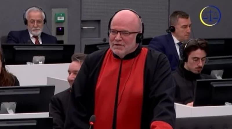 Avokati i Thaçit hedh dyshime se Rusia po tenton të ndikojë te Gjykata Speciale