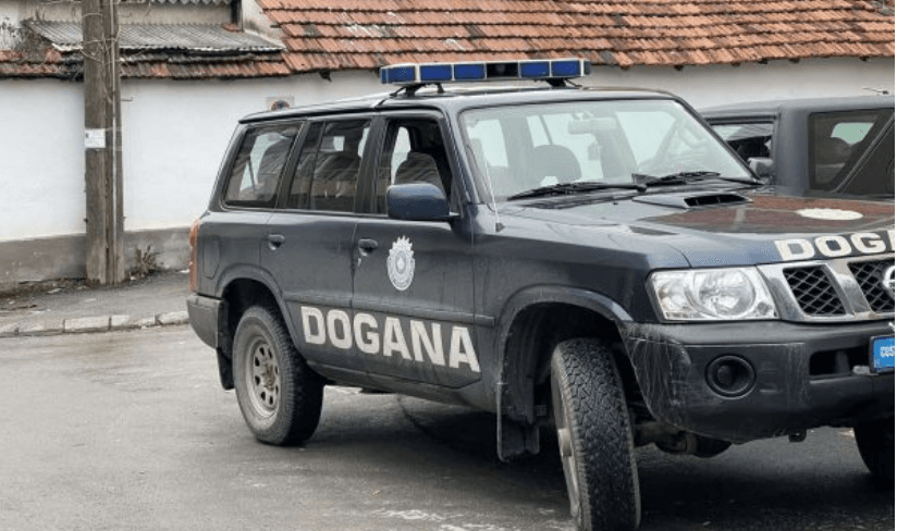 Dogana e Maqedonisë konfiskoi nga një kosovar 300 copë mbushës fytyre, kryesisht për bërjen e buzëve