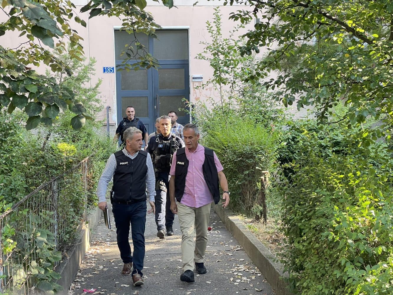 Përfundon bastisja në banesën e Ridvan Muharremit – avokati thotë se ende s’ka flet-arrest për të