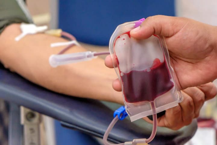 Klinikat operojnë me “rezervat e fundit” të gjakut