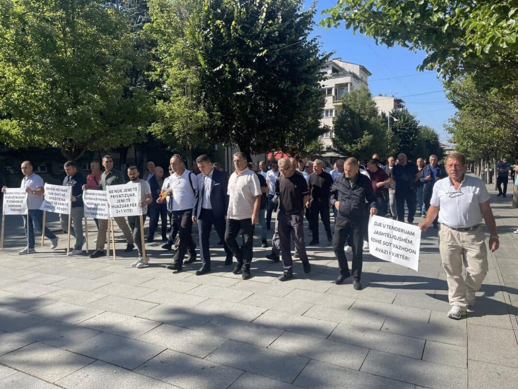 Sot protestojnë punëtorët e sigurimit fizik të KEK-ut