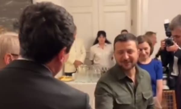 Kurti në Athinë përshëndetet me presidentin ukrainas Zelenskyy