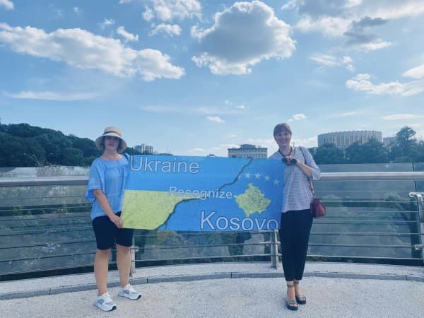 Gazetarja ukrainase kërkon njohjen e Kosovës nga Ukraina në mes të Kievit