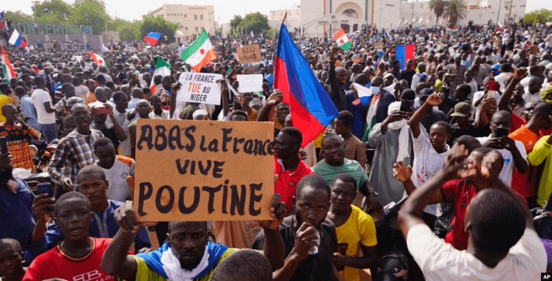 Qytetarët e huaj evakuohen nga Nigeri, pas rritjes së tensioneve nga puçi