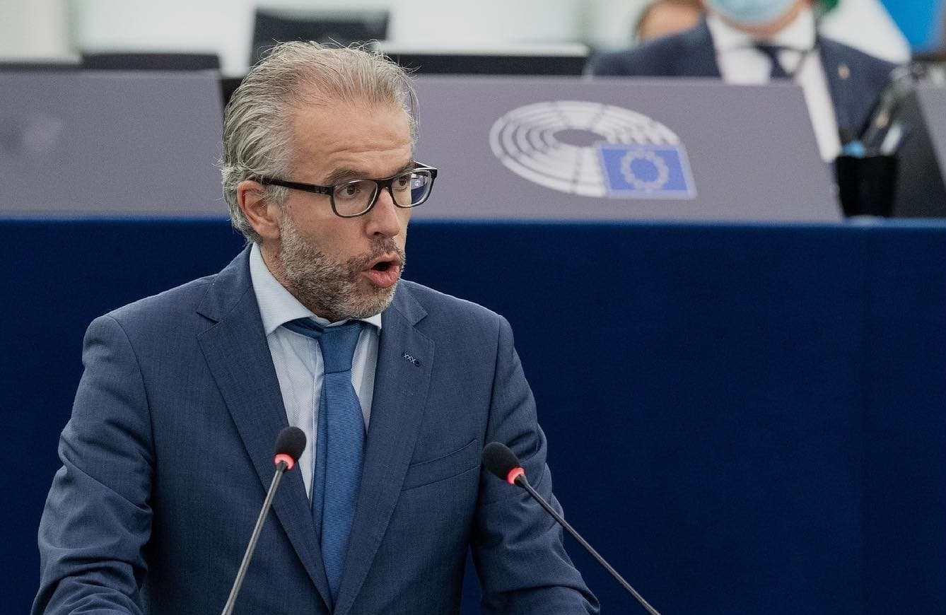 Eurodeputeti nga Holanda: Shpresoj që BE-ja i heq masat ndaj Kosovës në shtator