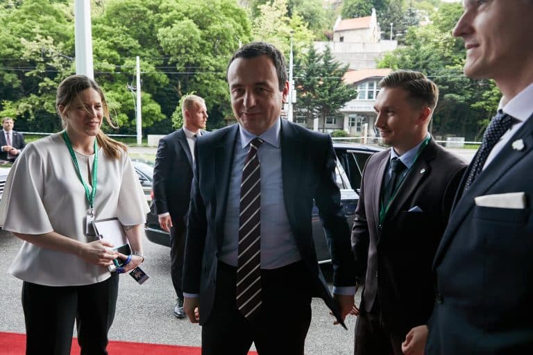 Qeveria e konfirmon, Kurti udhëton për në Athinë, do të realizojë edhe takime