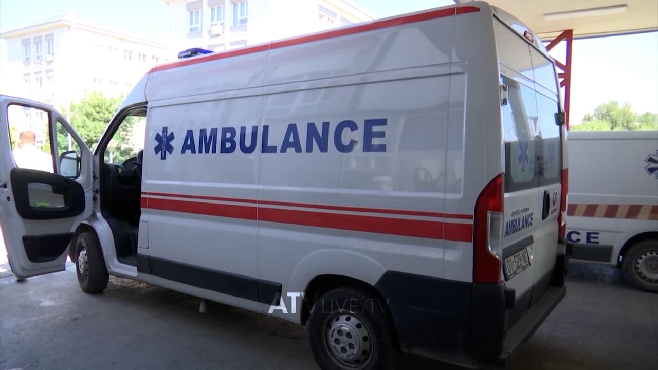 Komuna e Vushtrrisë blen autoambulancë të re për QKMF-në