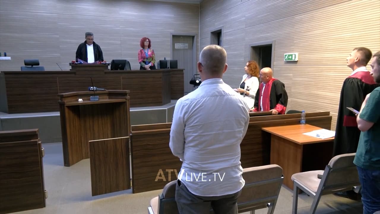Kosova dëbon dy serbë për “pjesëmarrje në protesta të dhunshme” në veri