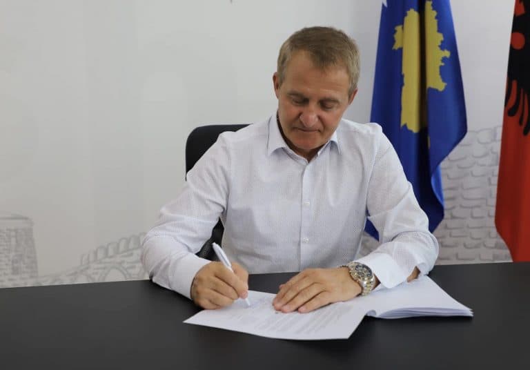 Ndahen edhe 1 milion e 713 mijë euro për infrastrukturën rrugore në Vushtrri