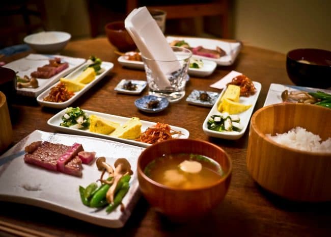 Dieta japoneze, për të mos u plakur dhe shëndoshur