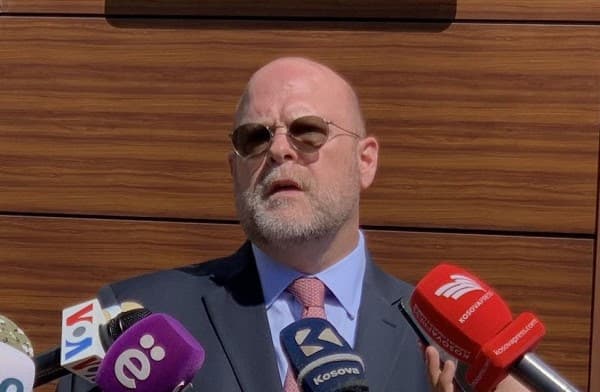 ​Hovenier ripërsëritë kërkesat për depërshkallëzimin e plotë të situatës në veri